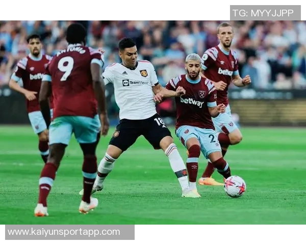 曼联面临阵容危机姆伯莫和马兹拉维将征战非洲杯