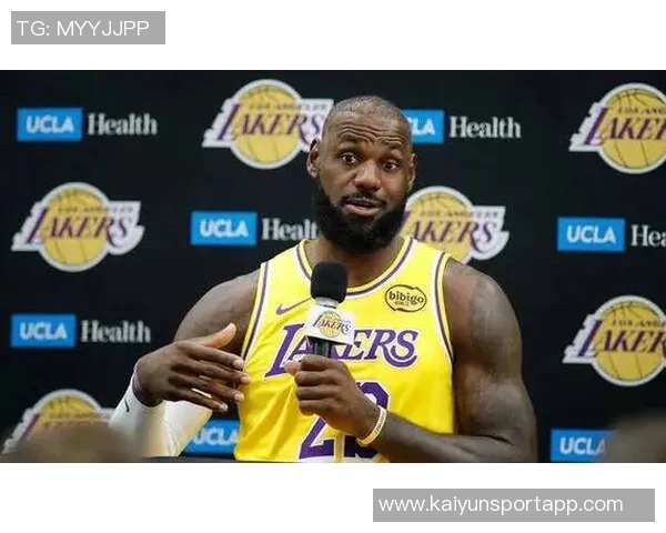 詹姆斯坚持训练与信念并肩作战期待重返赛场的坚定决心
