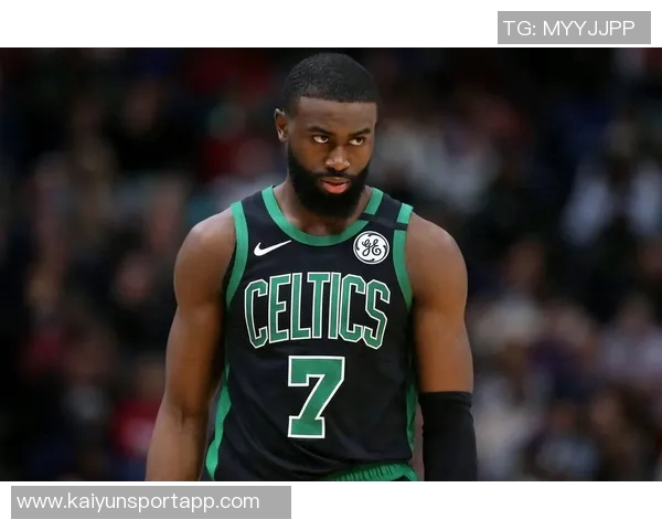 杰伦布朗直言AI泛滥发际线粉蹭对手引发热议