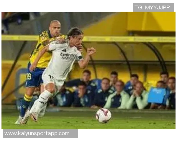 维尼修斯创皇马生涯单场触球与传球新纪录对阵黄潜表现出色